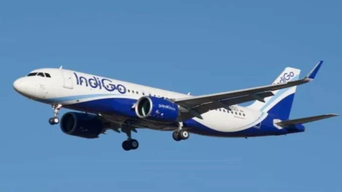 दिल्ली से वाराणसी जा रही IndiGo फ्लाइट में बम होने की सूचना