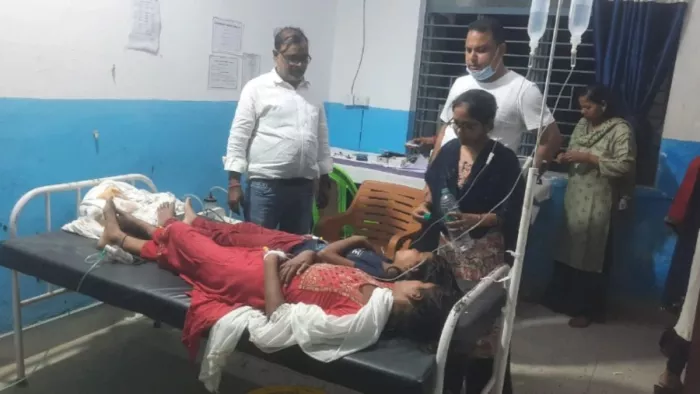 गर्मी से गया व सारण के तीन स्कूलों की बीस छात्राएं व एक शिक्षिका मूर्छित व बीमार