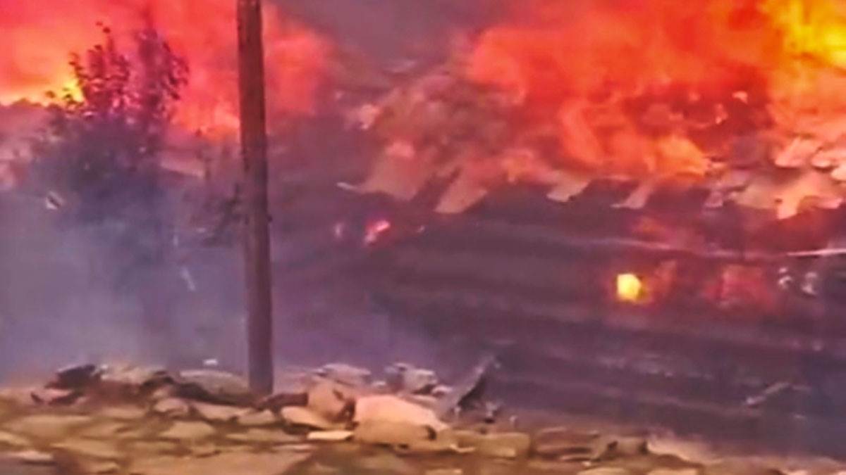 uttarkashi fire uttarkashi salra village many house caught fire fire brigade reached in four hours due to lack of road