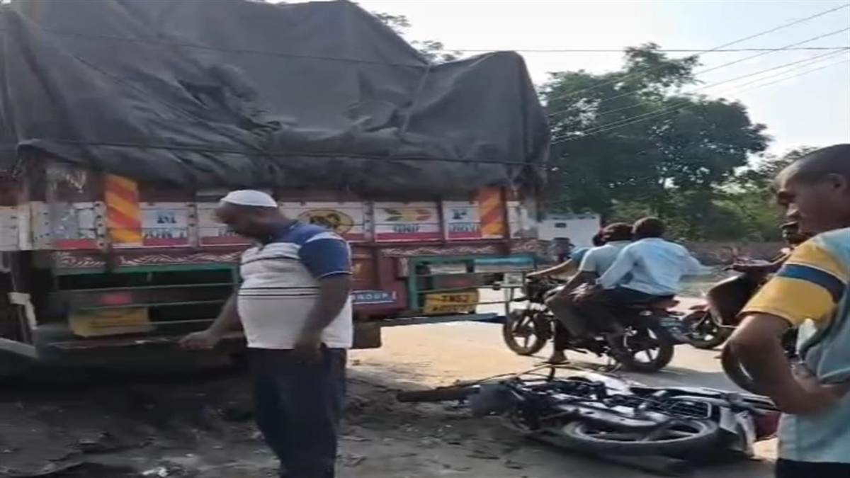 amroha two students dead in bike accident jyotibaphoole nagar news