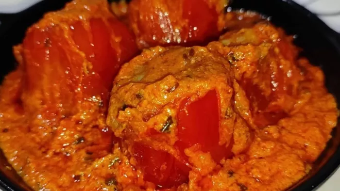 भरवां टमाटर की टेस्टी बनाने की रेसिपी हिंदी में (Image Source: Instagram)