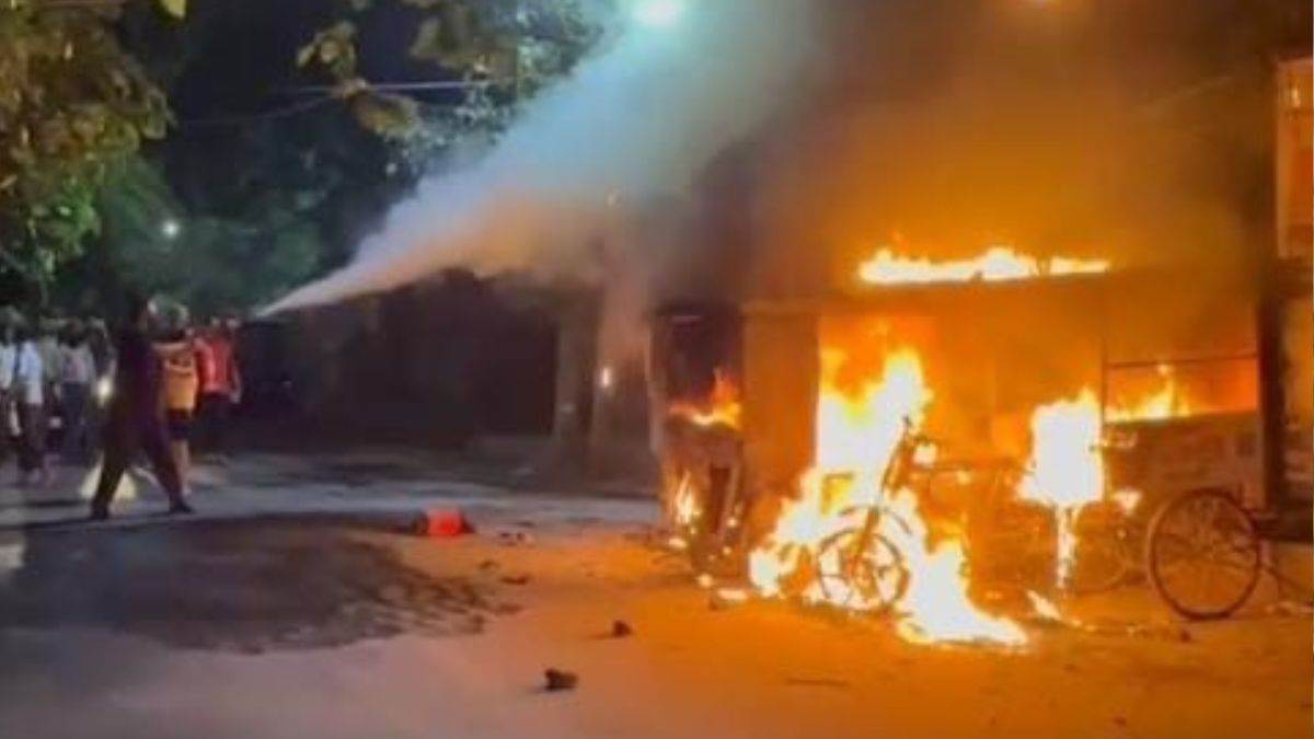 https://www.jagranimages.com/images/newimg/28052025/28_05_2025-delhi_fire_9_23949024.jpg