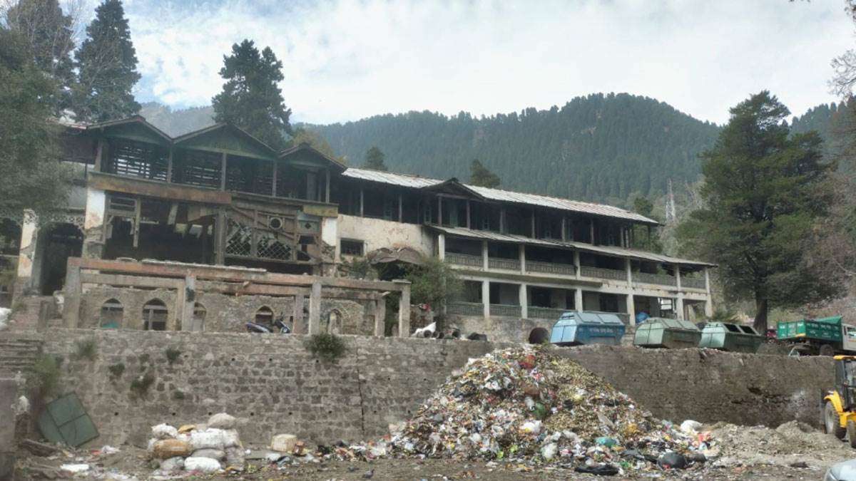 https://www.jagranimages.com/images/newimg/28052025/28_05_2025-nainital-metropall-campus_23949520.jpg