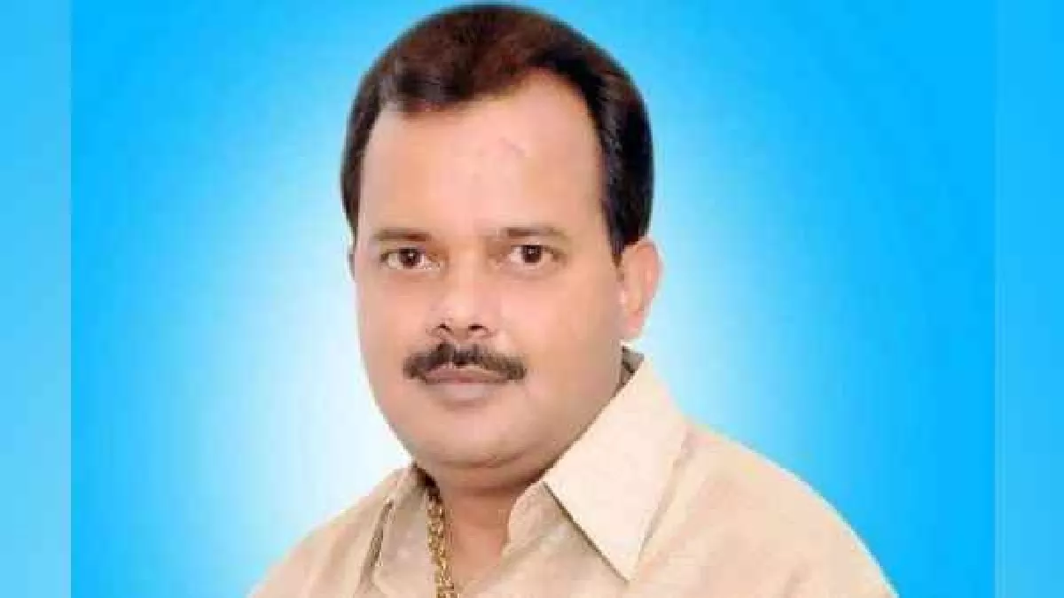 फर्रुखाबाद :  बसपा नेता अनुपम दुबे के बाद उसकी पत्नी पर भी कसा शिकंजा, डीएम ने वेतन का ब्यौरा किया तलब