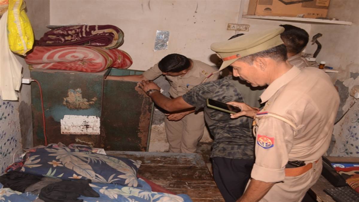 मेरठ: धर्मकांटे के अंदर से मिली विस्फोटक सामग्री, दो गिरफ्तार