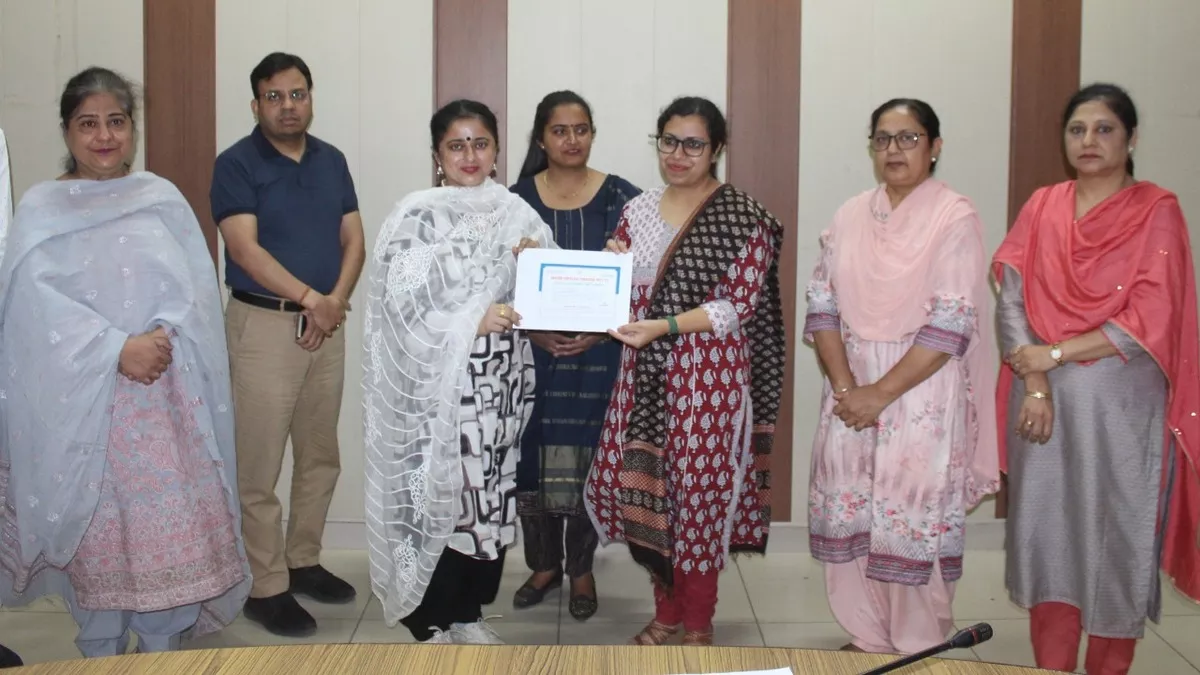 Swach Vidyalaya Puraskar 2022: लुधियाना के 38 स्कूलों को मिला स्वच्छ विद्यालय पुरस्कार, डीसी ने मैनेजमेंट को किया सम्मानित