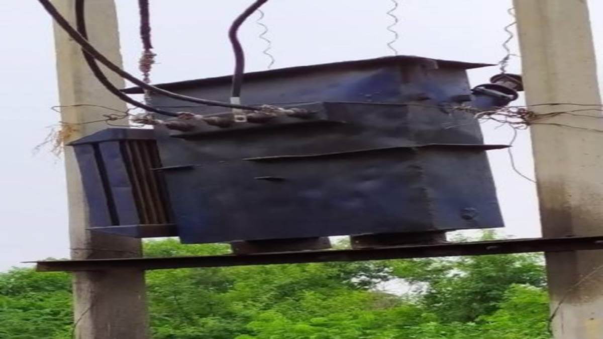 transformer and cable box on road in prayagraj are danger to people departmental officers become indifferent