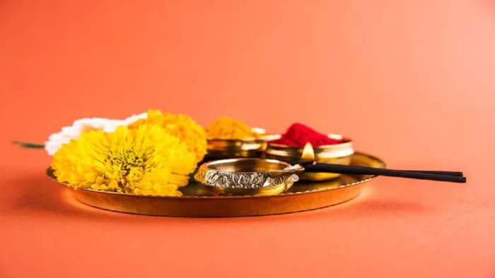 Rin Mochan Stotram: कर्ज से मुक्ति और धन वृद्धि के लिए रोजाना आरती के समय करें ये स्तुति