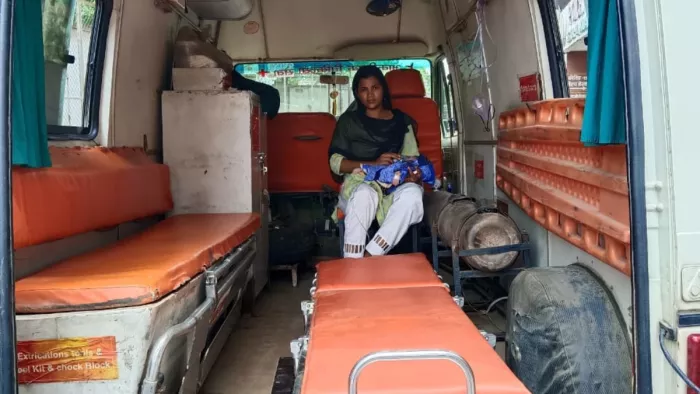 नोएडा में बिना ऑक्सीजन के ही नवजात को रेफर करने के कारण हुई मौत।