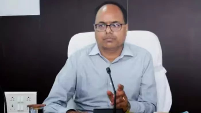 पटना डीएम ने लिया अपने ही कर्मचारियों के ऊपर एक्शन (सोशल मीडिया)