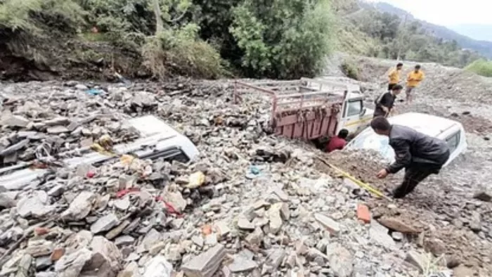 पहली बारिश ने हिमाचल की राजधानी में मचाया कहर
