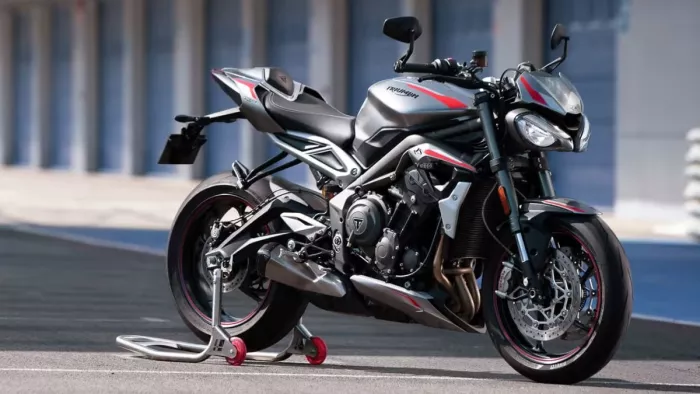 Triumph Street Triple R और RS की कीमतों में कटौती की गई है।