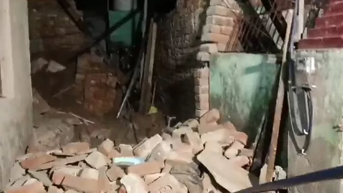 ग्रेटर नोएडा में निर्माणाधीन मकान की दीवार गिरने से तीन बच्चों की दबकर मौत।