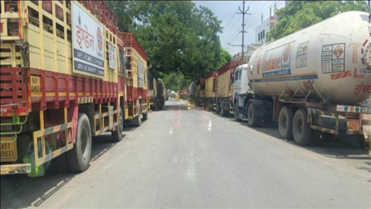 gas supply crisis transporters strike disrupts distribution in prayagraj