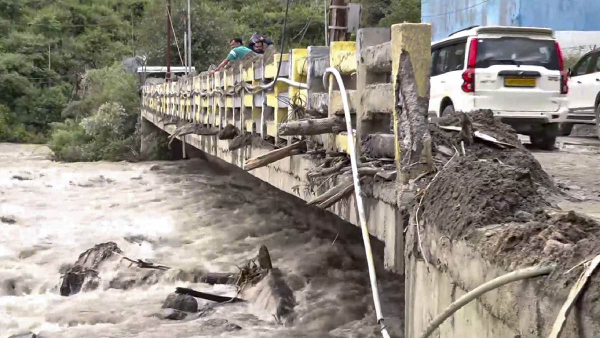 himachal pradesh rains 15 dead as monsoon wreaks havoc heavy rain alert