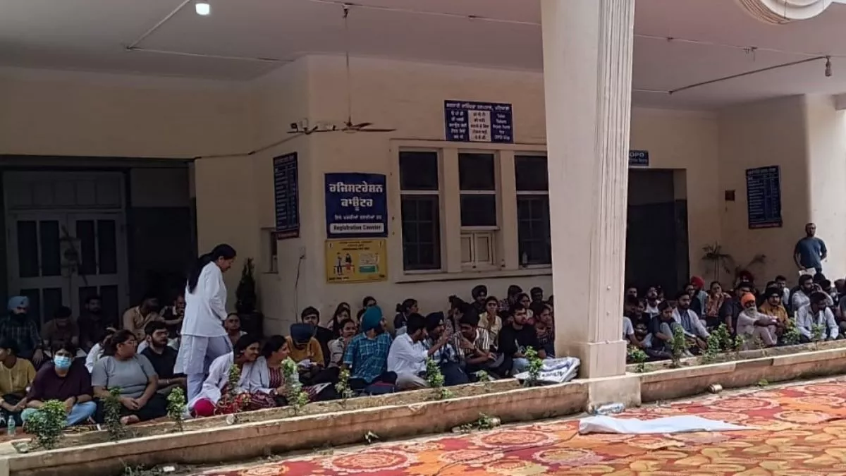 Punjab News: हड़ताल पर राजिंदरा अस्पताल के रेजिडेंट डॉक्टर, छह घंटे बंद रही OPD, मरीज हुए परेशान
