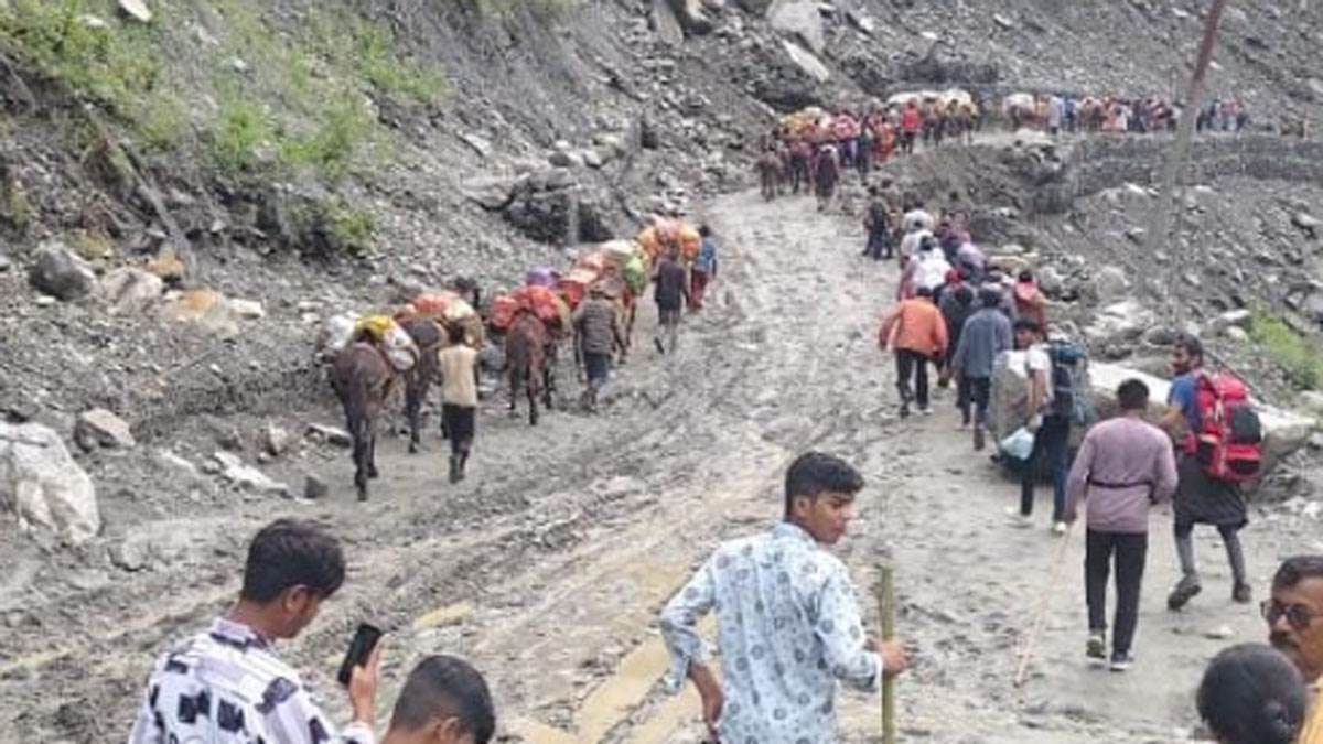 https://www.jagranimages.com/images/newimg/28062025/28_06_2025-landslide_23969882.jpg