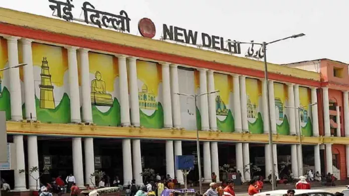 नई दिल्ली रेलवे स्टेशन पर जुर्माने के जाल में फंसी मुफ्त पार्किंग।