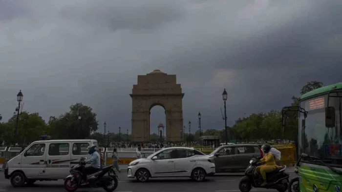 राजधानी दिल्ली और एनसीआर के इलाके में झमाझम बारिश।