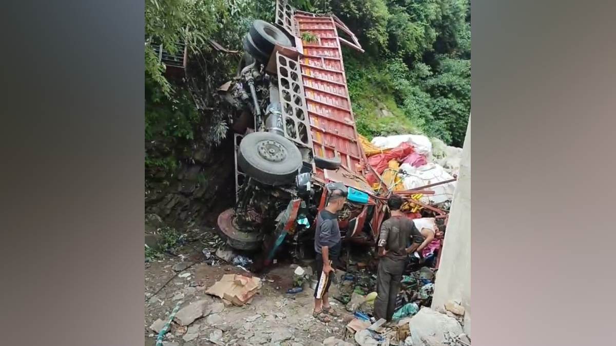 ramban accident truck falls into gorge on jammu srinagar highway 2 dead