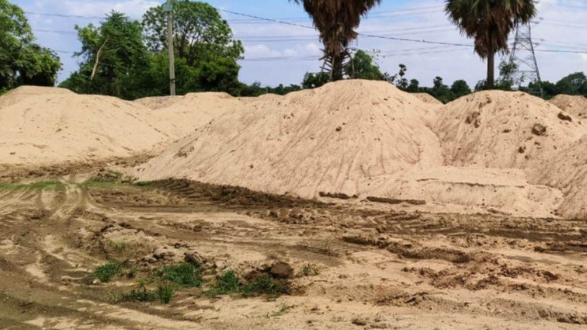 bhojpur news illegal sand seized 37 booked in raid