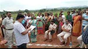 प्रशासन की मौजूदगी में शुरू हुआ गैस पाइपलाइन बिछाने का काम