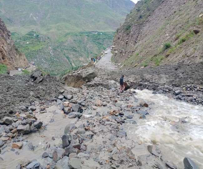 लाहुल घाटी में बादल फटने से नालों में आई बाढ़ में दस लोग बह गए