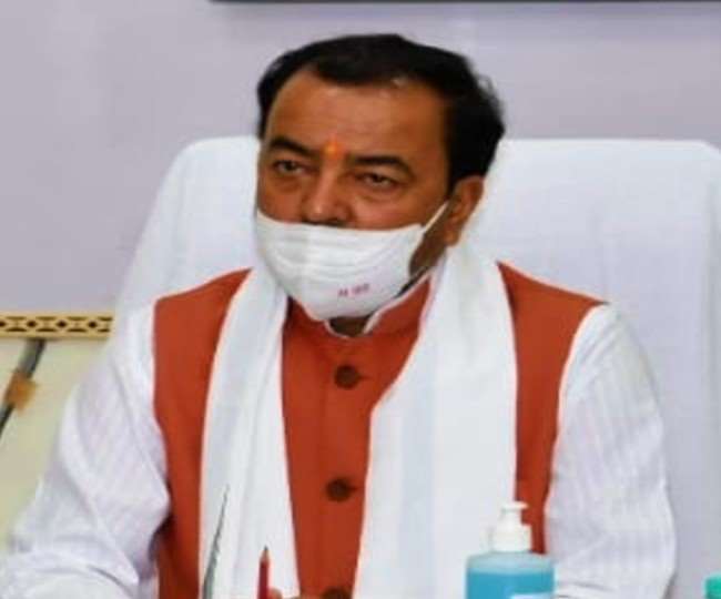 यूपी के डिप्‍टी सीएम केशव प्रसाद मौर्य आज प्रयागराज में हैं। उन्‍होंने सपा व बसपा पर निशाना साधा।