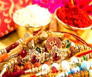 Raksha Bandhan 2021: इस वर्ष रक्षाबंधन पर बन रहे हैं दो शुभ योग, जानें राखी बांधने का मंत्र