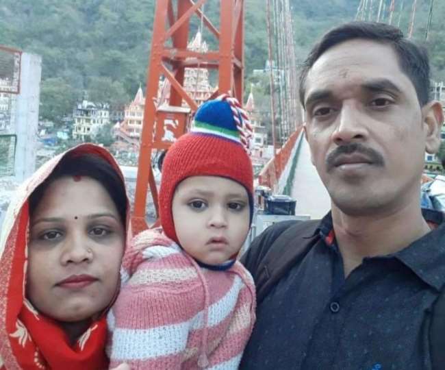 पत्‍नी व बेटे के साथ रवि प्रकाश की फाइल फोटो, सौ.स्‍वजन।
