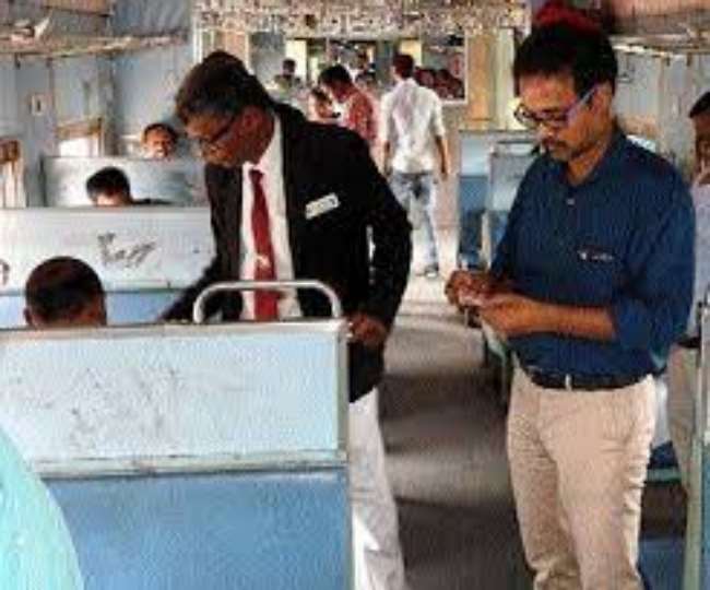 ट्रेन में टिकट चेकिंग का फाइल फोटो, जेएनएन।