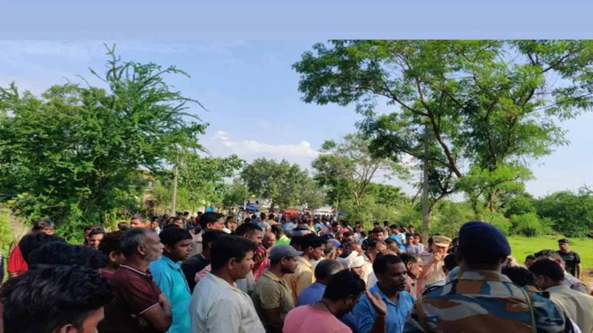 Chhattisgarh: जलती चिता से शव बाहर निकाला, अंतिम संस्कार को लेकर विवाद में नौ पर केस, तीन गिरफ्तार