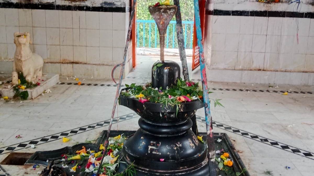 Sawan 2022: औरंगजेब के जमाने का है लखनऊ का सिद्धनाथ शिव मंदिर, सावन में  लगता भव्‍य मेला - Sawan 2022 Siddhanth Shiva temple is three hundred years  old of lucknow