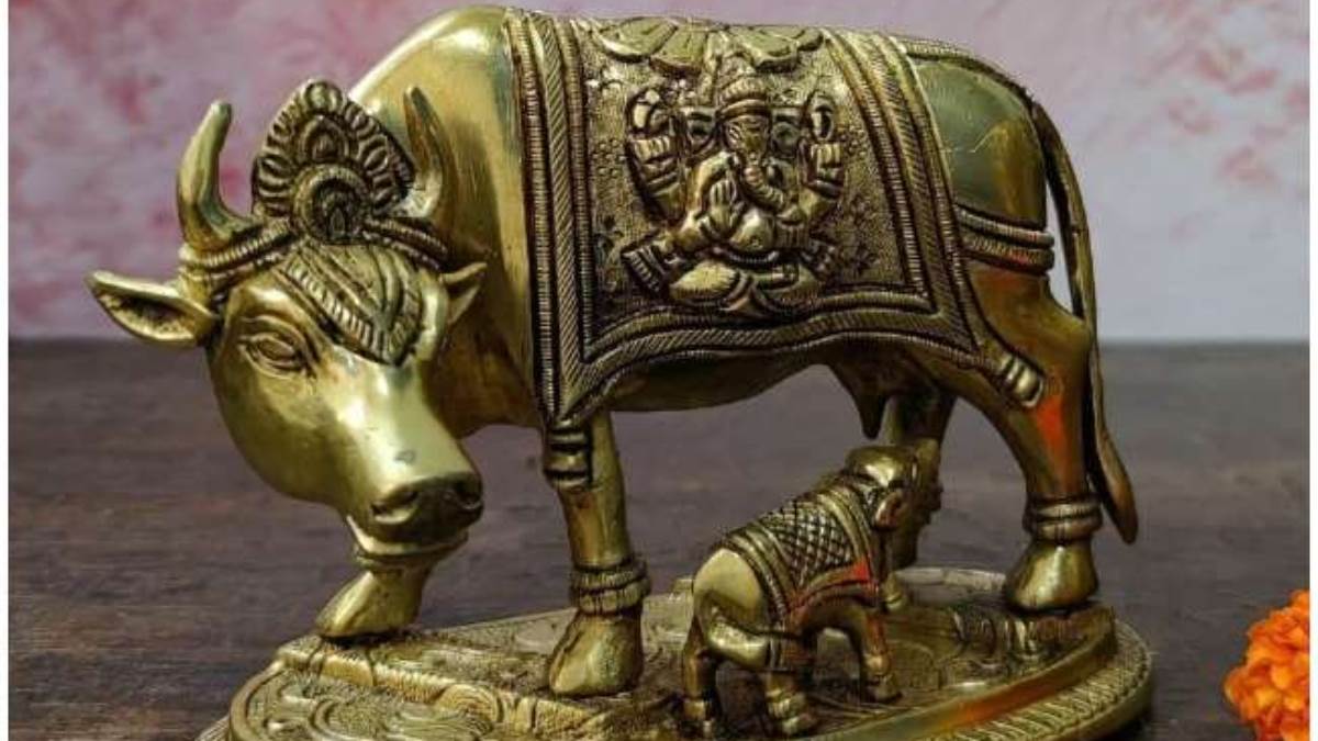 https://www.jagranimages.com/images/newimg/28072023/28_07_2023-kamdhenu_idol_23484912.jpg