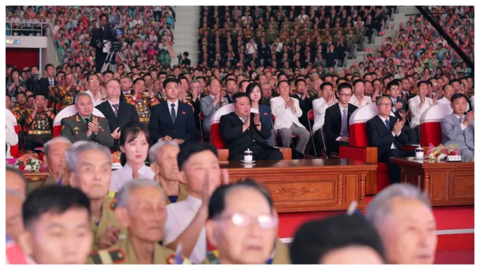 North Korea: उत्तर कोरिया ने सैन्य परेड में दिखाई अपनी ताकत, मिसाइलें-हमलावर ड्रोन का किया प्रदर्शन