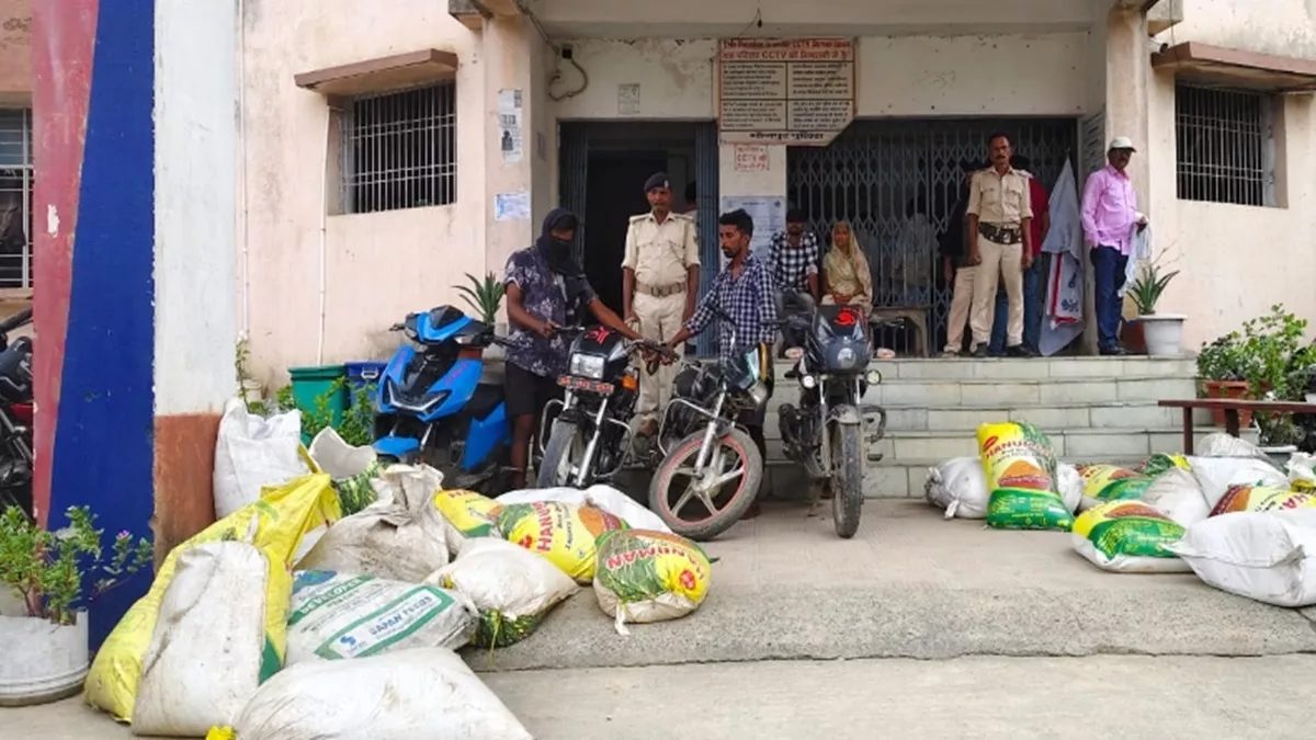 Bhojpur News: भोजपुर के बड़हरा में 2025 लीटर शराब और 4 बाइक जब्त, पुलिस को देखते ही नाव से भागने लगे तस्कर