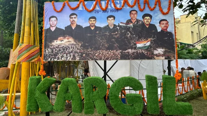 नोएडा में AVRWA ने सिल्वर जुबली कारगिल विजय दिवस समारोह का किया आयोजन