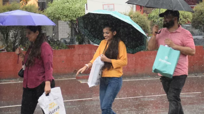 Uttarakhand Weather: आज देहरादून समेत छह जनपदों में एक-दो दौर भारी वर्षा होने की चेतावनी
