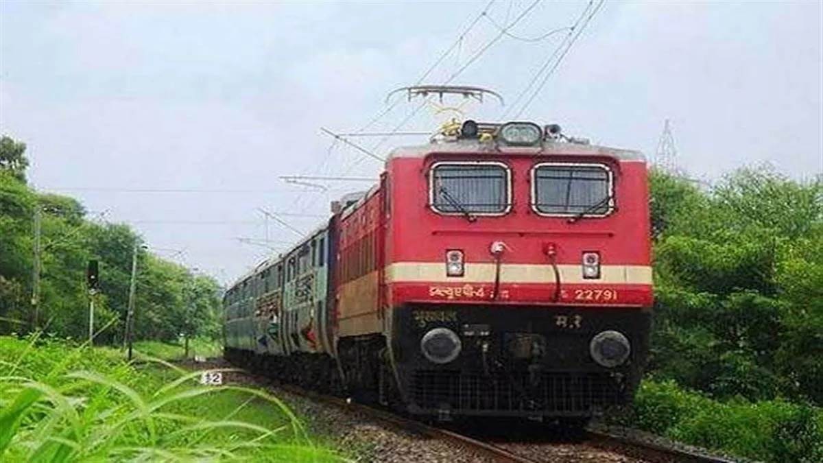 https://www.jagranimages.com/images/newimg/28072024/28_07_2024-train__23767181.jpg
