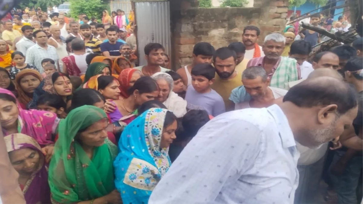 बेगूसराय में करंट से चाचा-भतीजी की मौत, परिजनों का रो-रोकर बुरा हाल
