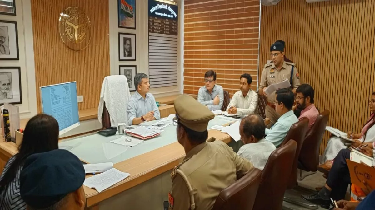 Noida: एक अगस्त को पांच स्थानों पर आपदा से बचाव के लिए होगी मॉक ड्रिल, जिलाधिकारी ने दिए तैयारी के निर्देश