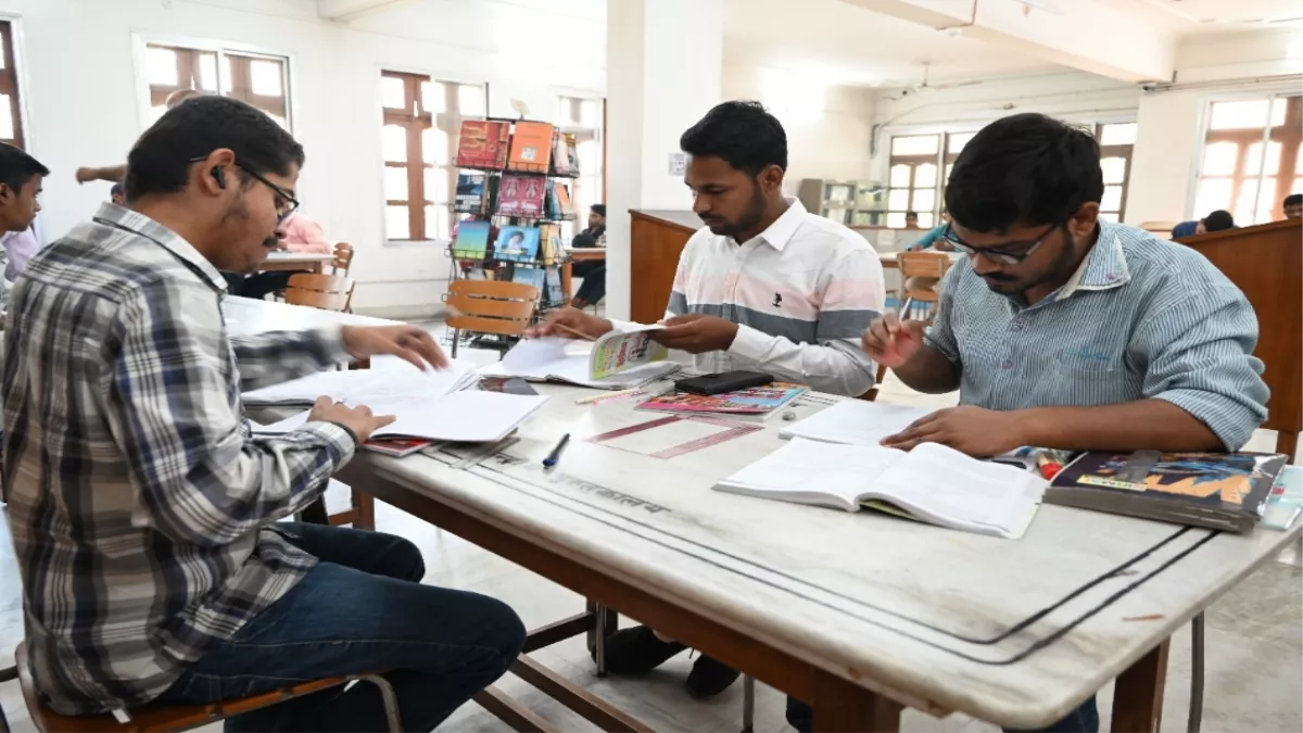 Jaunpur news : पूर्वांचल विश्वविद्यालय के पुस्तकालय में प्रतियोगी परीक्षाओं के लिए म‍िलेंगी पुस्तकें
