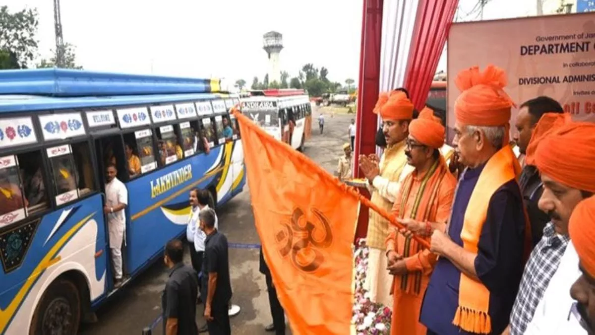 कड़ी सुरक्षा के साथ Baba Budha Amarnath Yatra काे रवाना हुआ 900 श्रद्धालुओं का पहला, उपराज्यपाल ने दिखाई झंडी