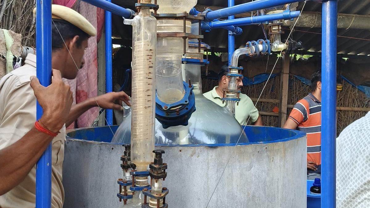 https://www.jagranimages.com/images/newimg/28072025/28_07_2025-barmer_drugs_factory_23997219.jpg