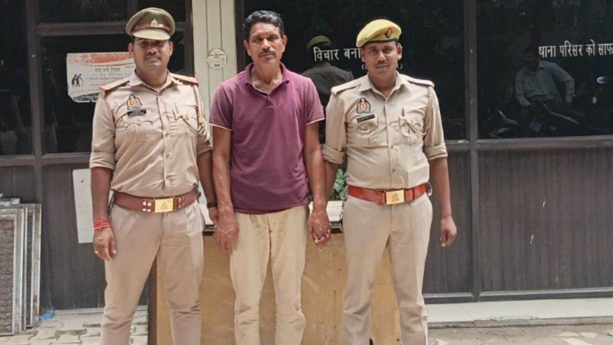 ncr ghaziabad news dog attack on policeman during raid accused arrested