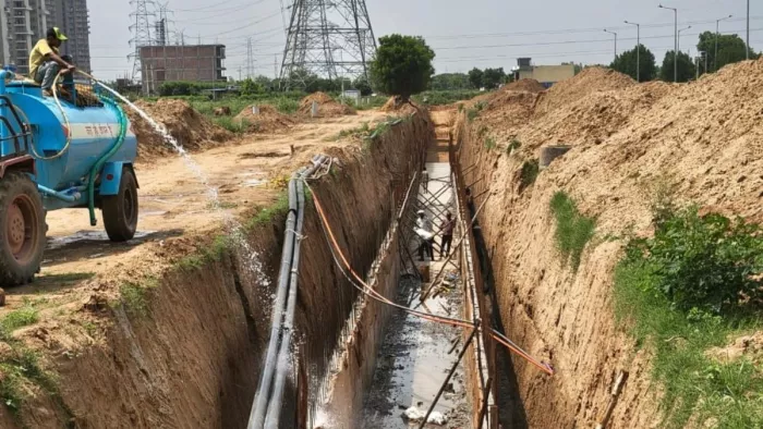 आरसीसी बाॅक्स टाइप मास्टर स्टार्म वाटर ड्रेन का निर्माण किया जा रहा। फोटो: जागरण