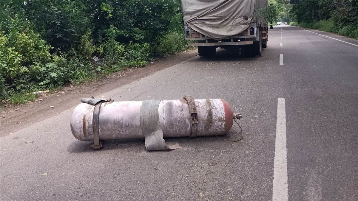 ncr mahendragarh news cng tank fall averted major accident