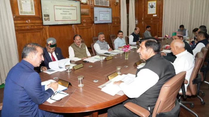 शिमला में सोमवार को कैबिनेट बैठक की अध्यक्षता करते मुख्यमंत्री सुखविंदर सिंह सुक्खू व उपस्थित मंत्री।