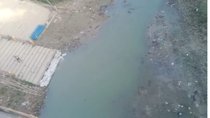 मधुबनी में सिमट रही धौंस नदी की धारा, कभी यह रहती थी लबालब। जागरण