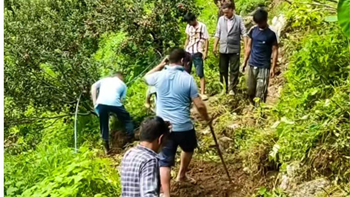 https://www.jagranimages.com/images/newimg/28072025/28_07_2025-mandi_disaster_road_23996814.jpg